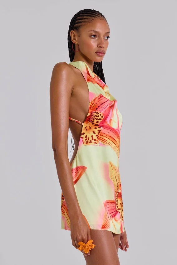 Lucia mini-jurk met open rug en bloemendetail