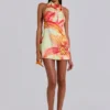 Lucia mini-jurk met open rug en bloemendetail