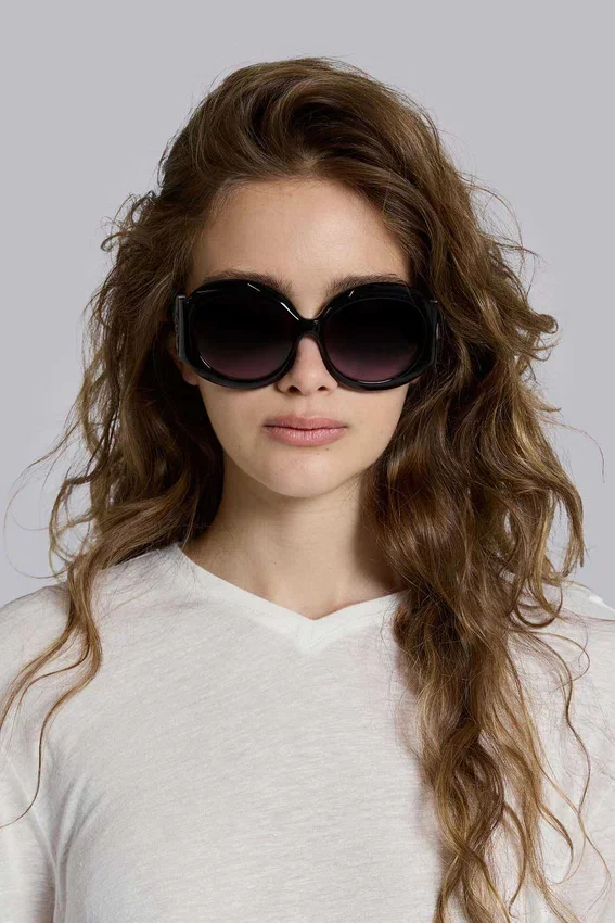 Majorette oversized ronde zonnebril in zwart
