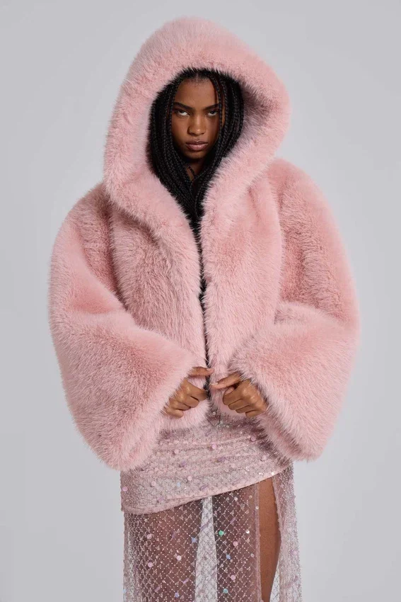 Mara oversized jas van imitatiebont in roze