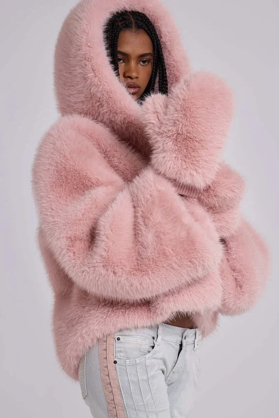 Mara oversized jas van imitatiebont in roze