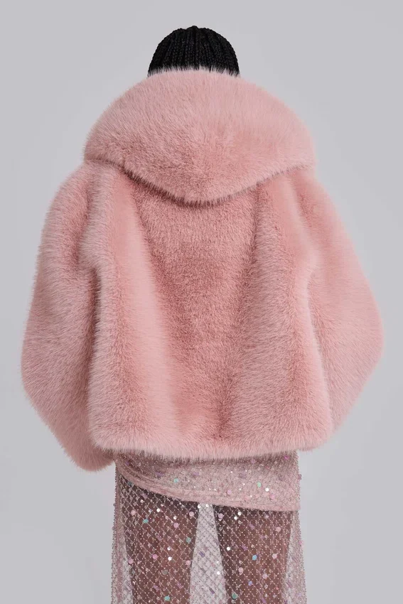 Mara oversized jas van imitatiebont in roze