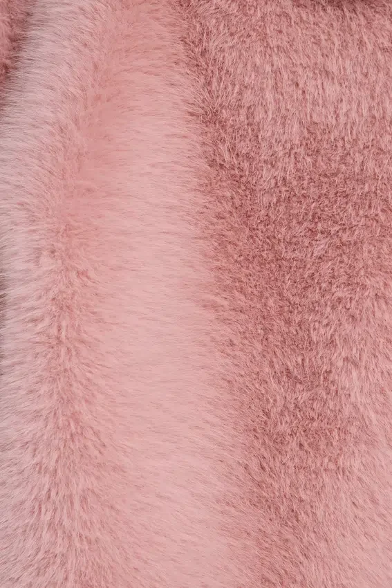 Mara oversized jas van imitatiebont in roze