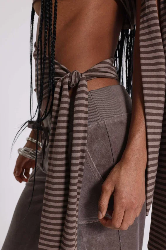 Mena asymmetrische top in bruin