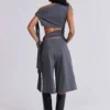 Mena asymmetrische top in grijs