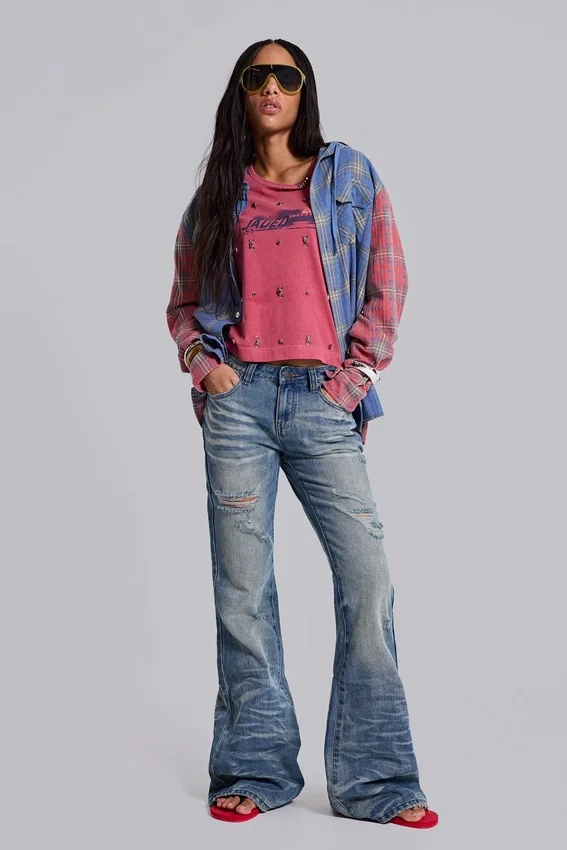 Middenblauwe, verweerde, gekreukelde Drift-flared Jeans
