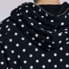 Mono zwarte hoodie met stippen