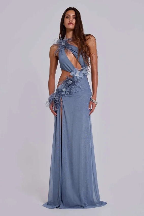 Noctelle maxi-jurk met uitsnijdingen en veren