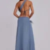 Noctelle maxi-jurk met uitsnijdingen en veren