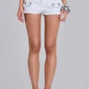 Oriel mini-cargoshorts met oogjes in wit