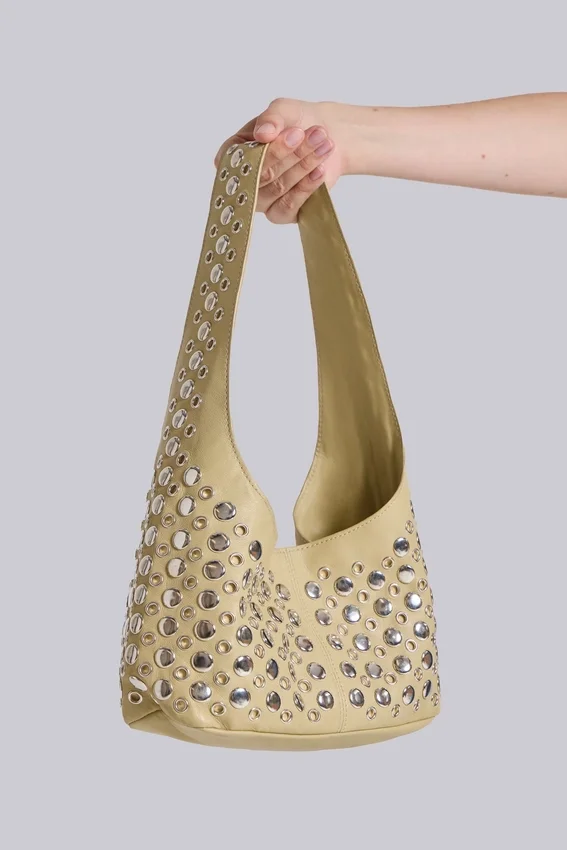 Osmium leren tas met studs in crème