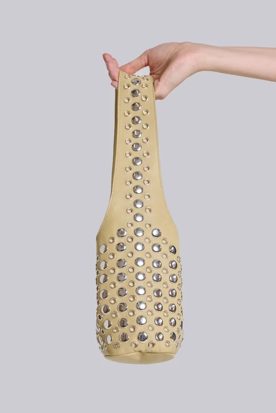 Osmium leren tas met studs in crème