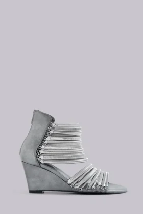 Oxara sandalen met sleehak en slangenketting