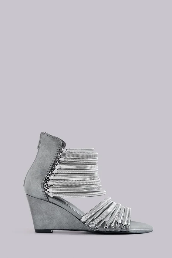 Oxara sandalen met sleehak en slangenketting