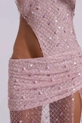 Prachtige asymmetrische maxi-jurk met handgeborduurde kralen in roze