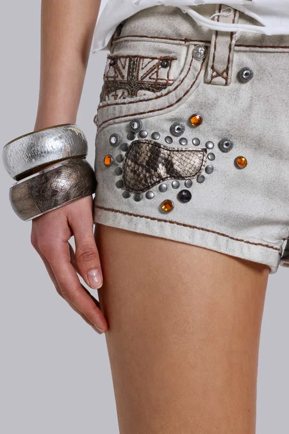Rock Revival mini-short met studs in ‘dirty’-look