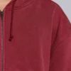 Rode, door de zon verbleekte hoodie met rits en wafelvoering
