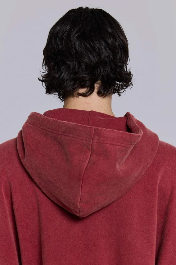Rode, door de zon verbleekte hoodie met rits en wafelvoering