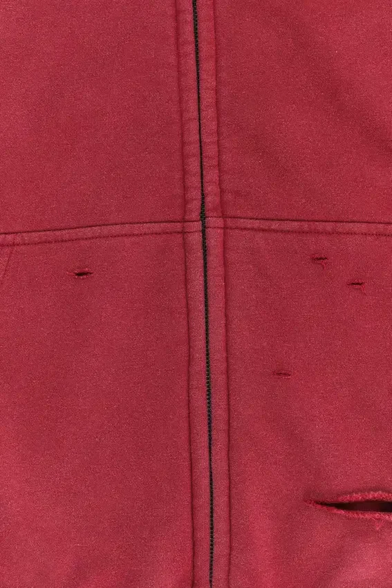 Rode, door de zon verbleekte hoodie met rits en wafelvoering