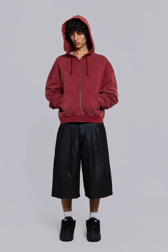 Rode, door de zon verbleekte hoodie met rits en wafelvoering