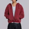 Rode, door de zon verbleekte hoodie met rits en wafelvoering