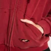 Rode, door de zon verbleekte hoodie met rits en wafelvoering
