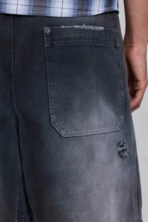 Skate-shorts in verweerde carpenterstijl