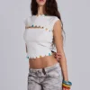 Solira top met knoopjes en uitsnijdingen