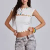Solira top met knoopjes en uitsnijdingen